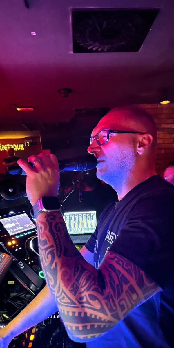 DJ za vjenčanje DJ na svadbenoj proslavi glazba za prvi ples DJ oprema za vjenčanje plesni podij na svadbi profesionalni DJ za svadbe DJ Mariola