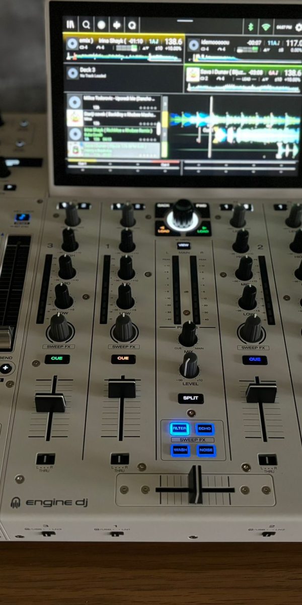 DJ za vjenčanje DJ na svadbenoj proslavi glazba za prvi ples DJ oprema za vjenčanje plesni podij na svadbi profesionalni DJ za svadbe DJ Mariola