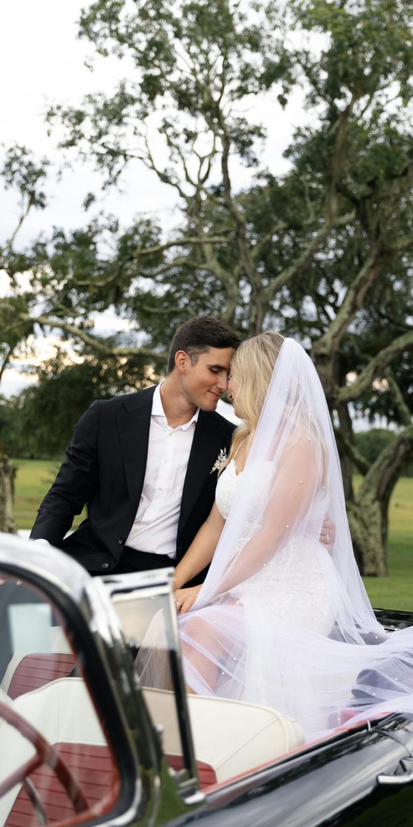 najam limuzine za vjenčanje oldtimer za vjenčanje luksuzni auto za svadbene svečanosti vozilo za mladence dolazak na vjenčanje u limuzini vintage auto za vjenčanje